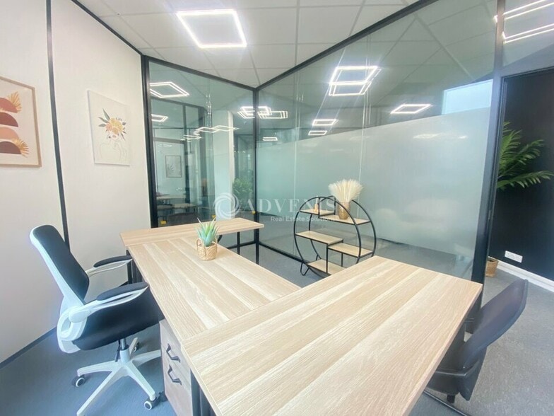 Office in Chessy for lease - Interior Photo - Image 2 of 6