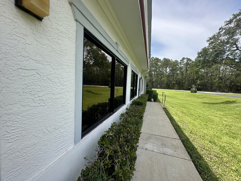 1825 Business Park Blvd, Daytona Beach, FL for lease - Building Photo - Image 3 of 8