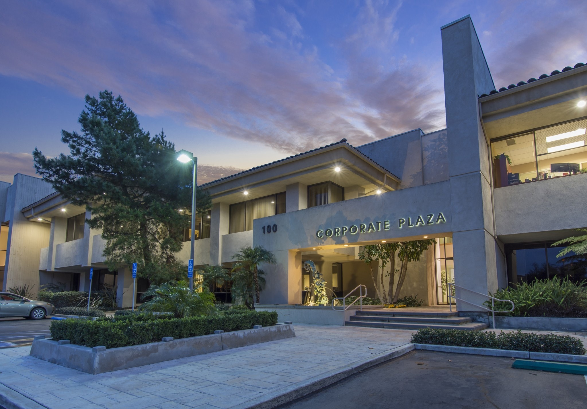 100 E Thousand Oaks Blvd, Thousand Oaks, CA for lease Building Photo- Image 1 of 3