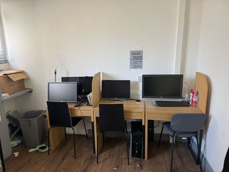 Woodford Ave, Ilford for lease - Building Photo - Image 2 of 4