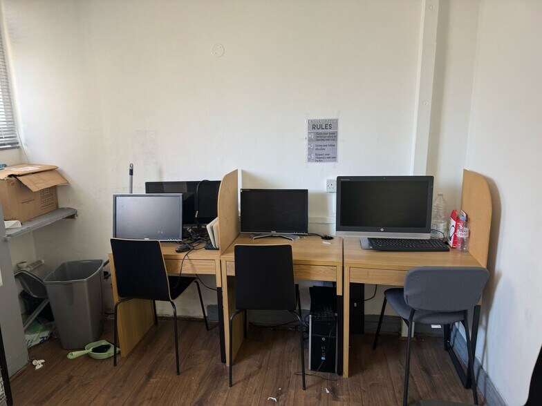 Woodford Ave, Ilford à louer - Photo du bâtiment - Image 2 de 4