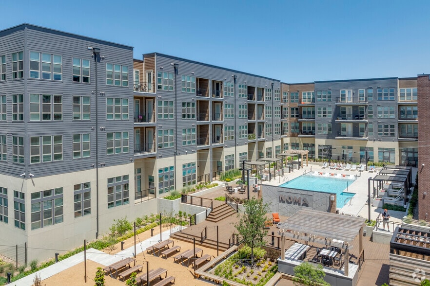 2219 E 11th St, Tulsa, OK for lease - Primary Photo - Image 1 of 47