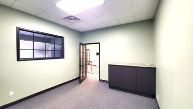 40 Sunset Blvd, Perth, ON for lease Interior Photo- Image 2 of 4