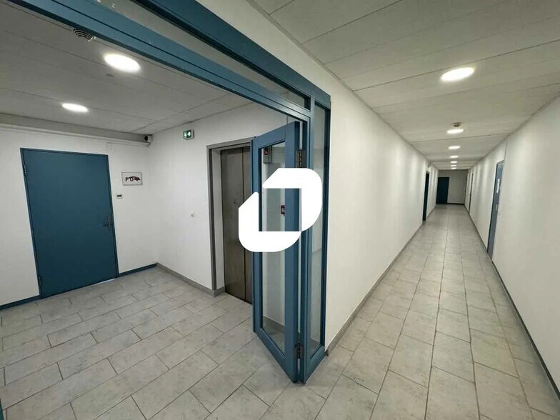 Bureau dans Thiais à louer - Photo du bâtiment - Image 2 de 12