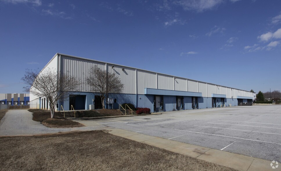 101 Milledge Rd, Greenville, SC à louer - Photo du bâtiment - Image 2 de 3