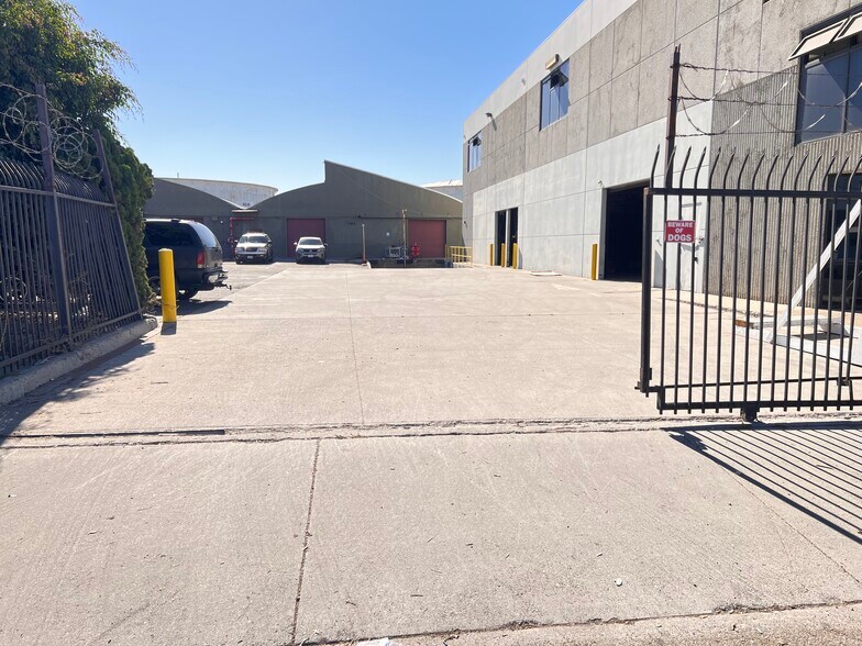 2280 E Curry St, Long Beach, CA à louer - Photo du bâtiment - Image 2 de 31