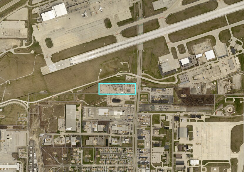 5881 So Howell Ave, Milwaukee, WI à vendre - Photo du bâtiment - Image 3 de 3