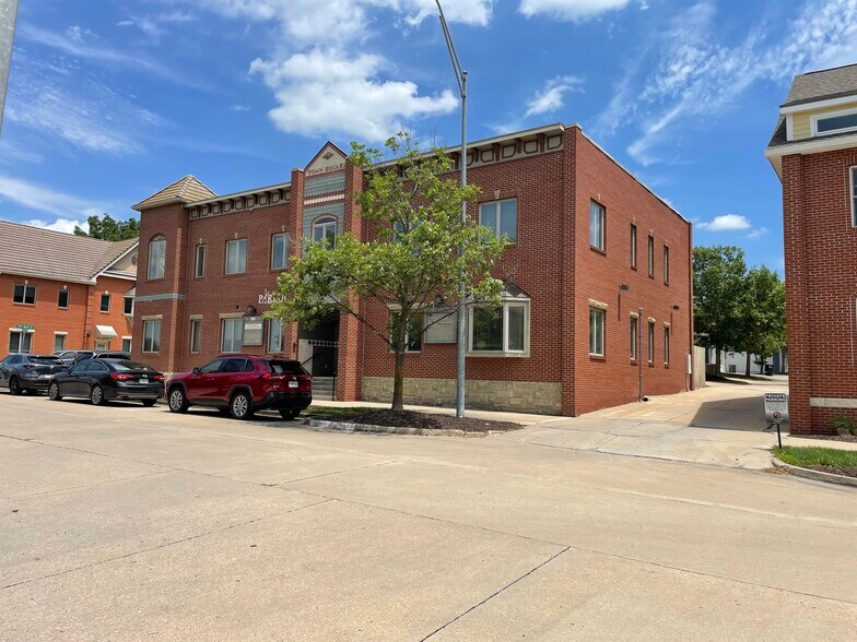 2024 Cherry Hill Dr, Columbia, MO à vendre - Photo du bâtiment - Image 2 de 6