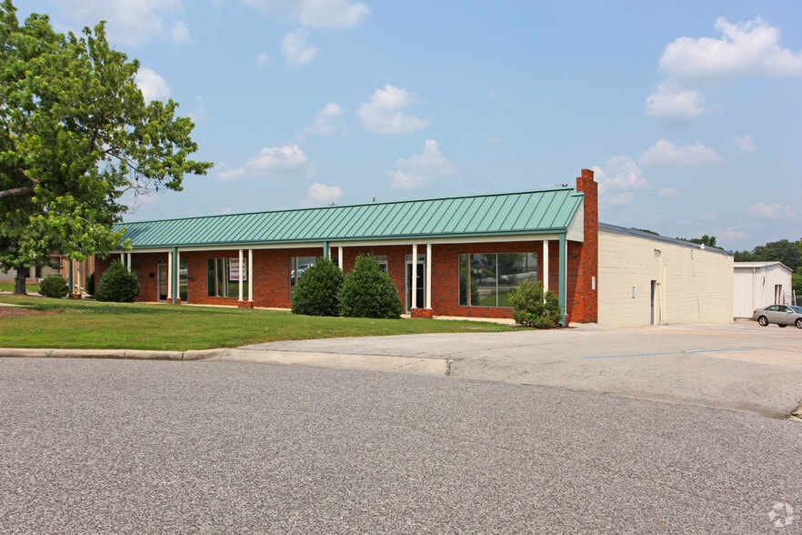 3433-3439 Lorna Ln, Birmingham, AL for lease - Primary Photo - Image 1 of 3