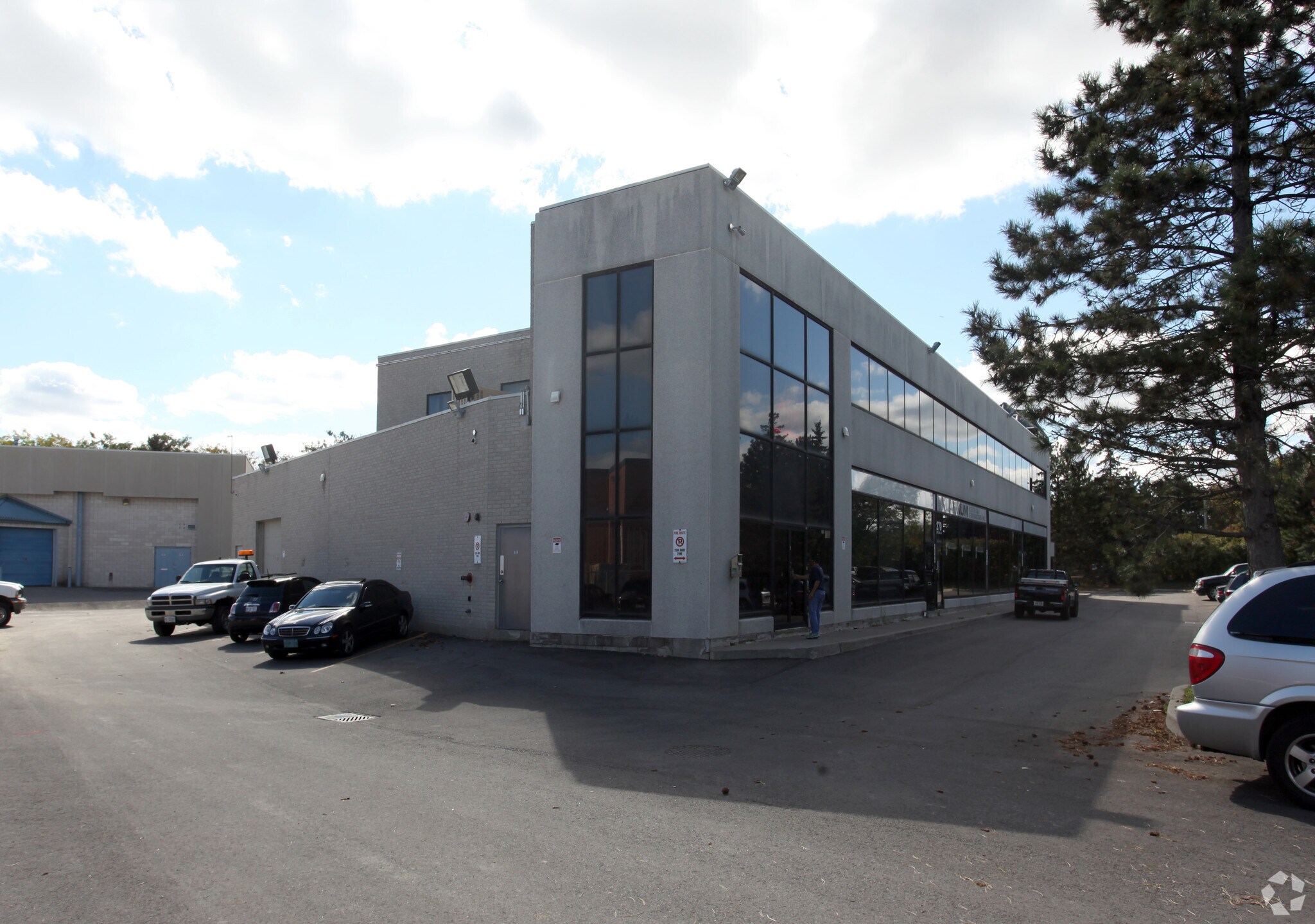 270 Drumlin Cir, Vaughan, ON for sale Primary Photo- Image 1 of 1