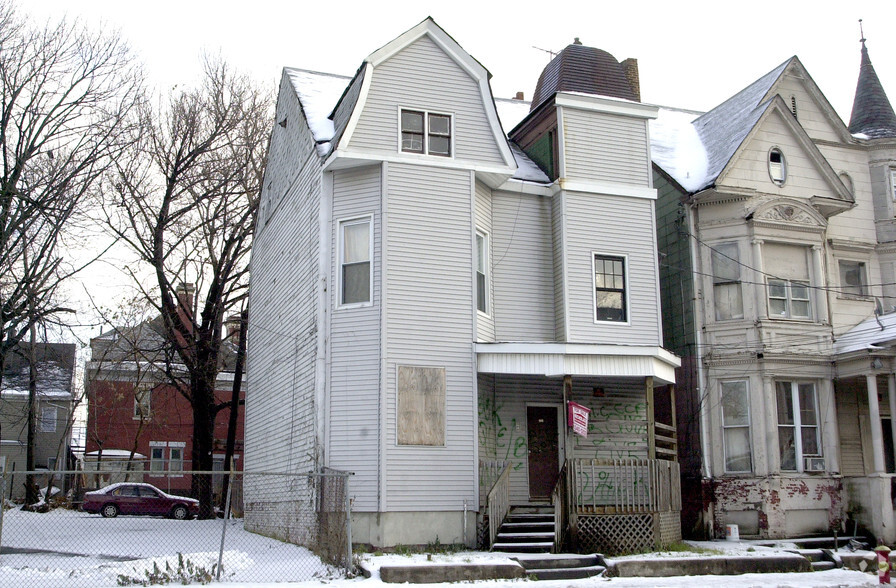 81 Auburn St, Paterson, NJ à vendre - Photo principale - Image 1 de 1