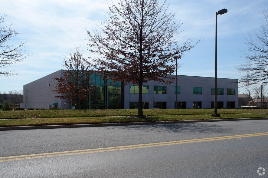 12006 Plum Orchard Dr, Silver Spring, MD à louer - Photo du bâtiment - Image 2 de 4