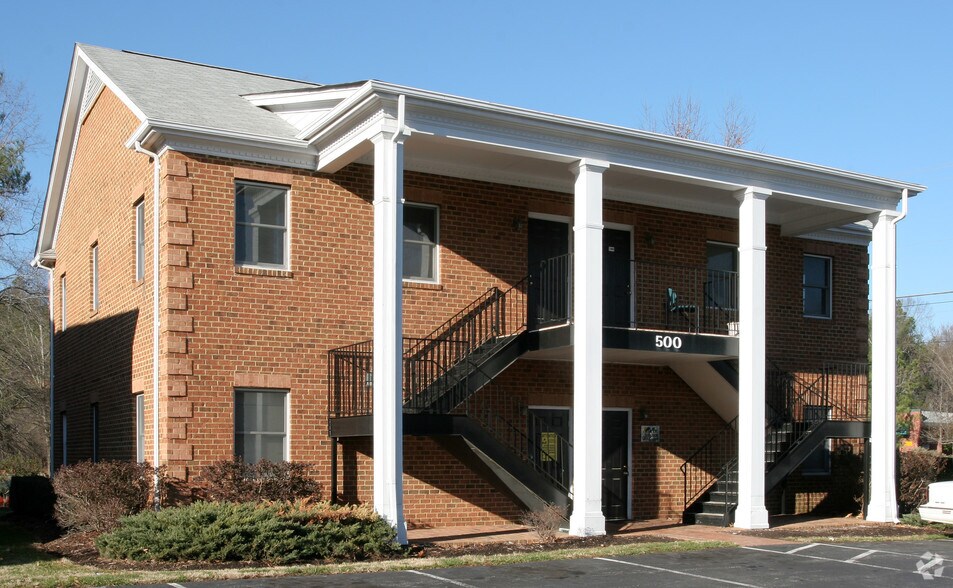 1910 Sedwick Rd, Durham, NC à louer - Photo du bâtiment - Image 3 de 4