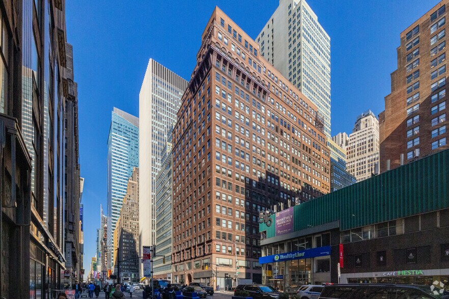 525 Seventh Ave, New York, NY à louer - Photo du bâtiment - Image 2 de 18