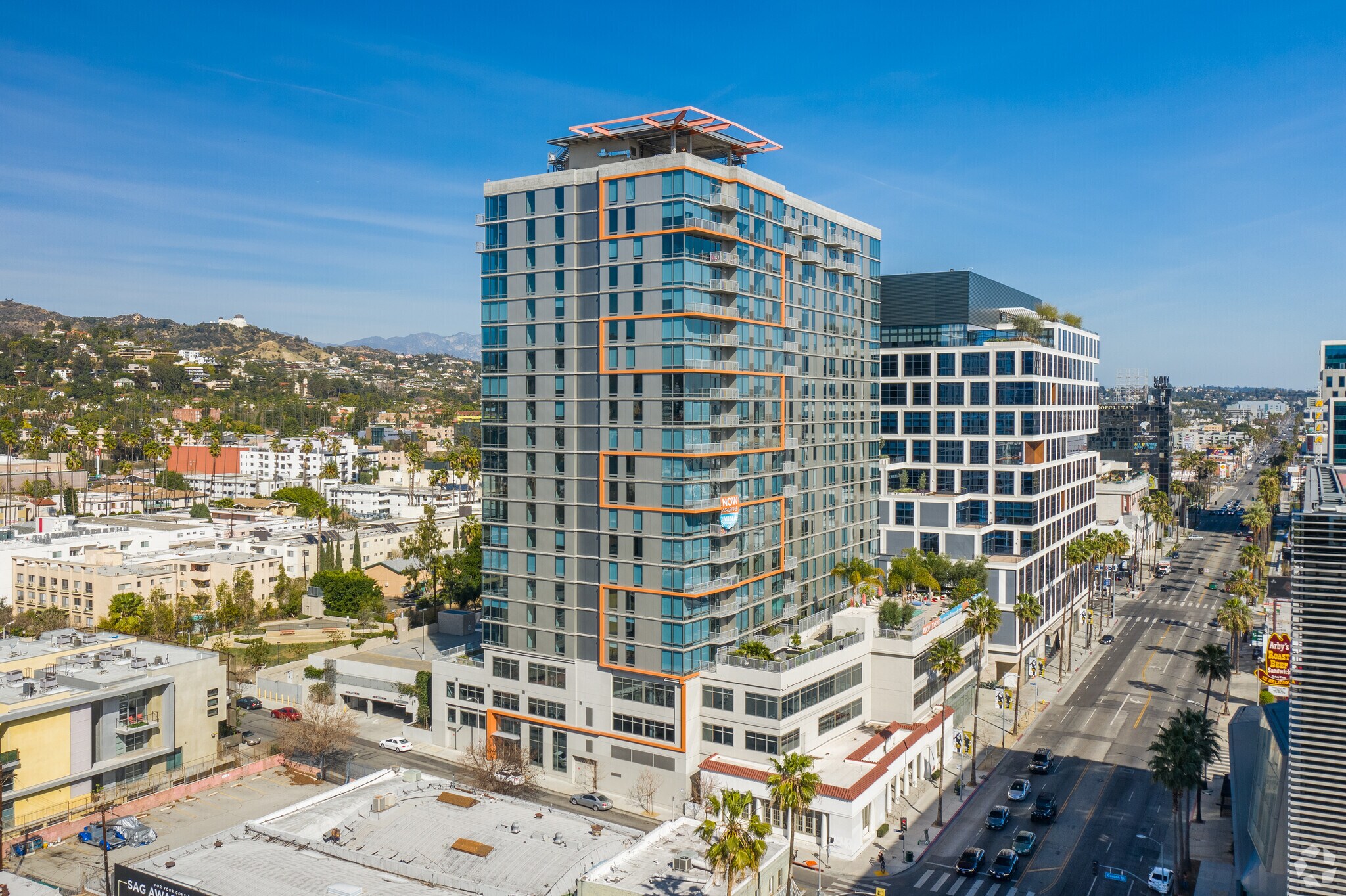 5925-5939 W Sunset Blvd, Los Angeles, CA à louer Photo du bâtiment- Image 1 de 10