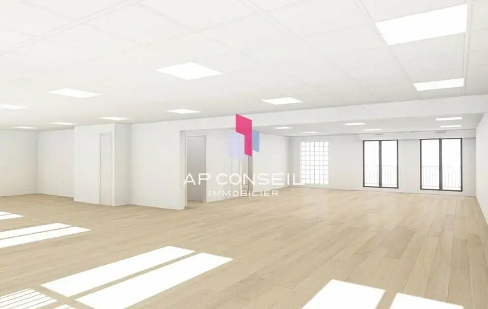 Versailles, YVE 78000 -  -  - Interior Photo - Image 1 of 5