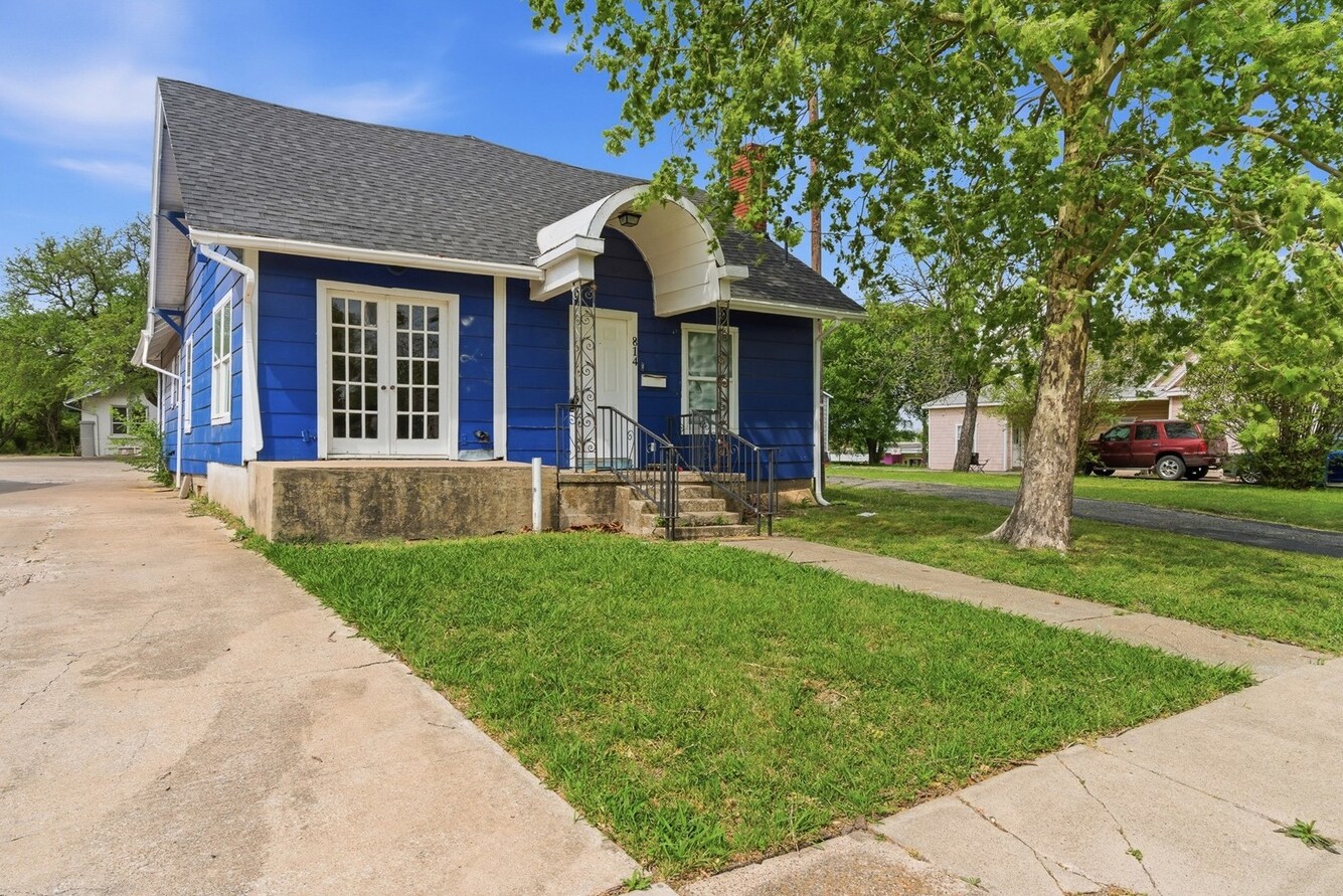 814 N Walnut St, Sherman, TX for sale Primary Photo- Image 1 of 2