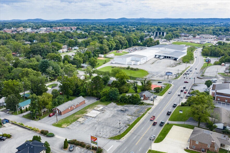 39 W Jackson St, Cookeville, TN à vendre - Photo du bâtiment - Image 2 de 10