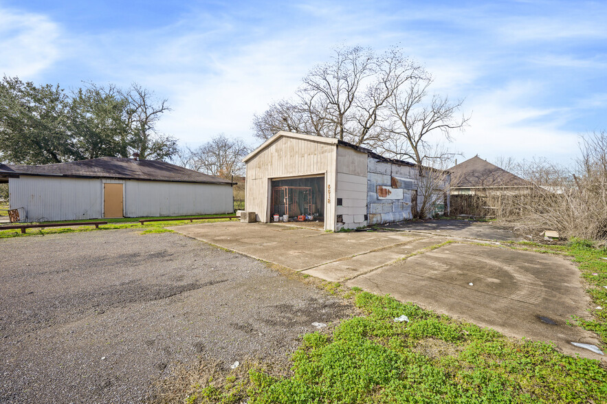 6618 - 6626 Calhoun Rd portfolio of 2 properties for sale on LoopNet.ca - Primary Photo - Image 1 of 2