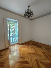 Calle del Monte Esquinza, 44, Madrid, Madrid for lease Interior Photo- Image 2 of 36