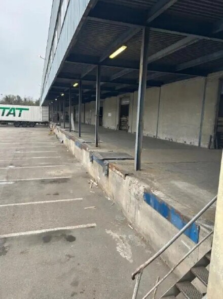 Industriel dans Corbas à louer - Photo du bâtiment - Image 2 de 6