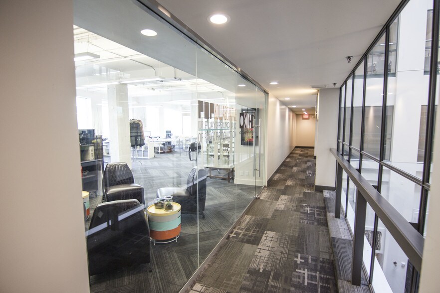 237 8th Ave SE, Calgary, AB à louer - Photo intérieure - Image 2 de 12