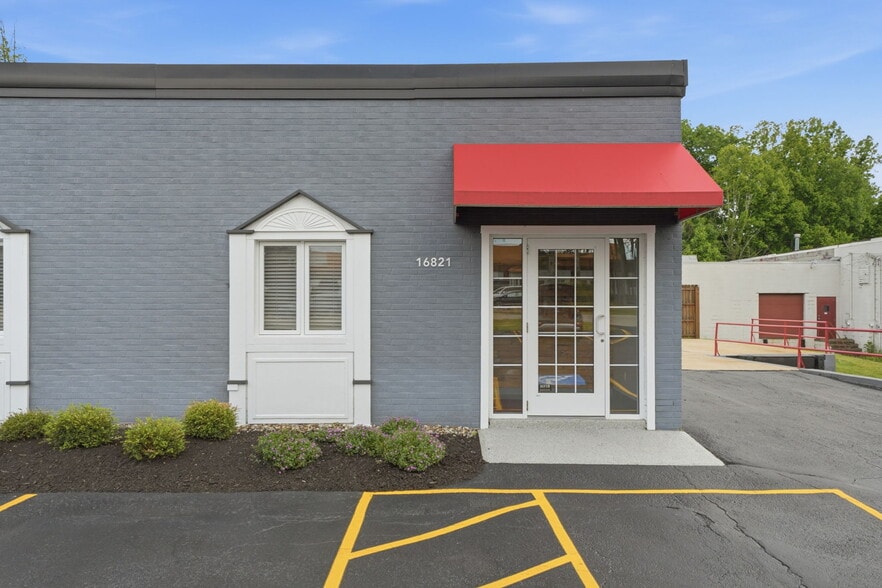 16821 Park Circle Dr, Chagrin Falls, OH for sale - Building Photo - Image 3 of 33