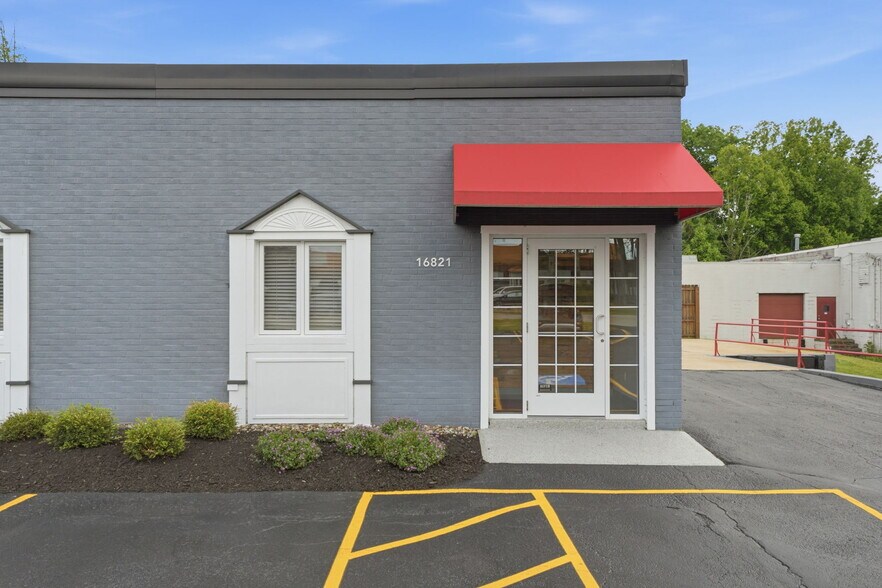 16821 Park Circle Dr, Chagrin Falls, OH à vendre - Photo du bâtiment - Image 3 de 33