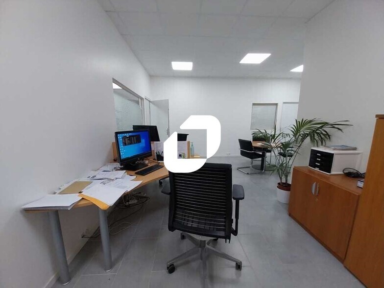 Bureau dans Montigny Le Bretonneux à louer - Photo intérieure - Image 3 de 14