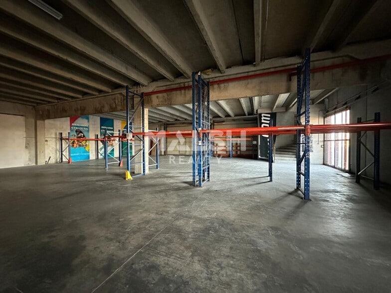 Flex in Anse for lease - Interior Photo - Image 2 of 6