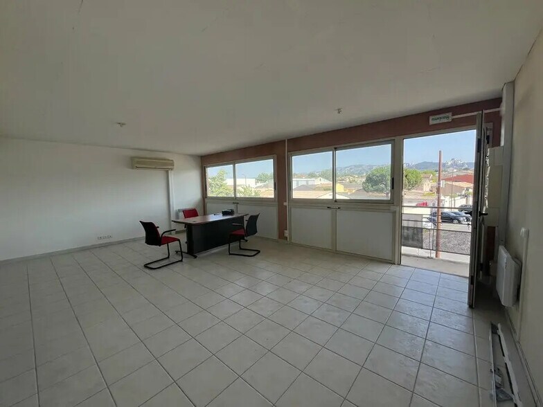 Bureau dans Saint-Rémy-de-Provence à louer - Photo intérieure - Image 1 de 4