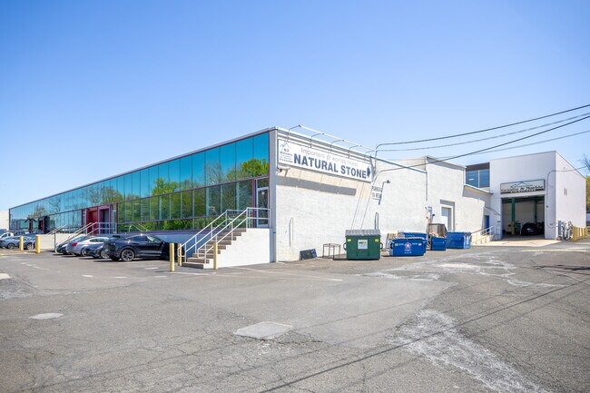 Plus de détails pour 2381 Philmont Ave, Huntingdon Valley, PA - Industriel à louer