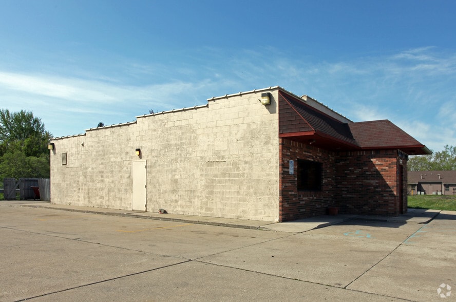 1090 N Dixie Hwy, Monroe, MI for sale - Building Photo - Image 2 of 2