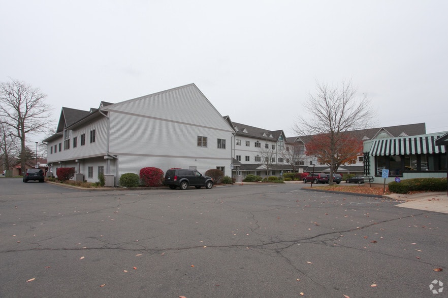 420 E Main St, Branford, CT à vendre - Photo du bâtiment - Image 3 de 17