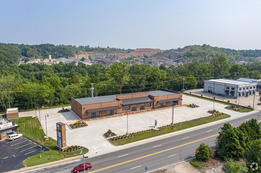 882 Kraft St, Clarksville, TN à louer - Photo du bâtiment - Image 3 de 5