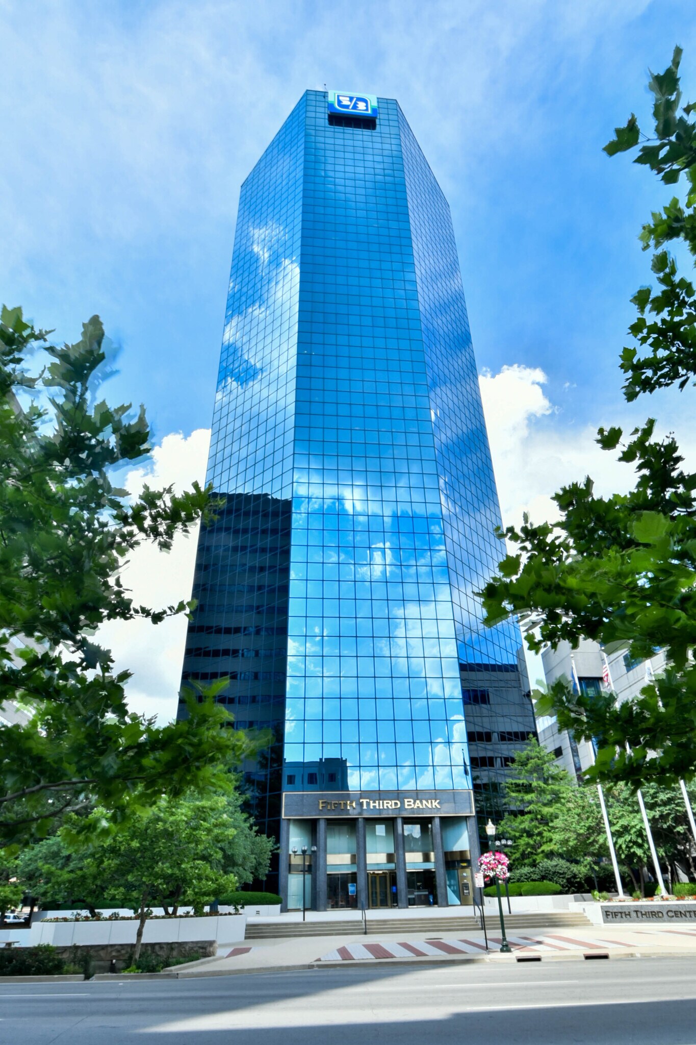 250 W Main St, Lexington, KY à louer Photo du bâtiment- Image 1 de 20