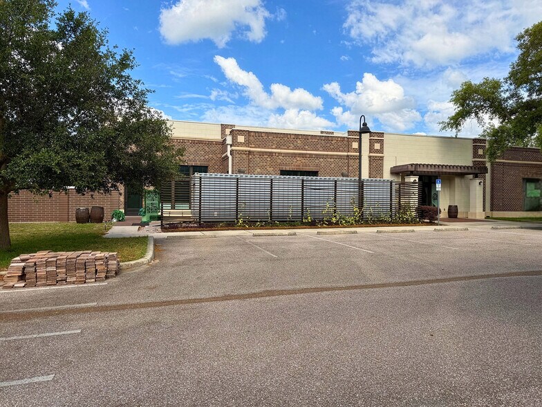 720 Currency Cir, Lake Mary, FL à vendre - Photo du bâtiment - Image 3 de 6