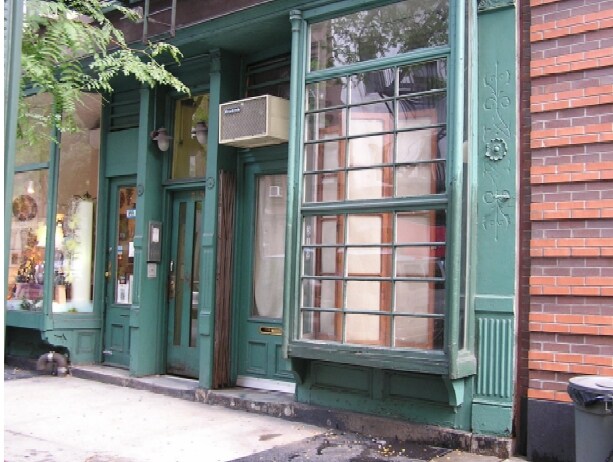 319 W 47th St, New York, NY à louer - Photo du bâtiment - Image 3 de 16