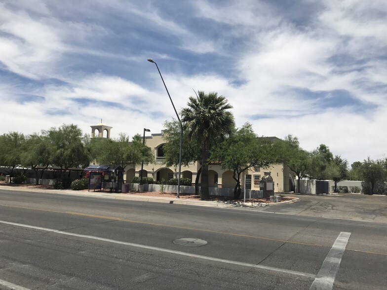 1310 W St Marys Rd, Tucson, AZ à louer - Photo du bâtiment - Image 2 de 289
