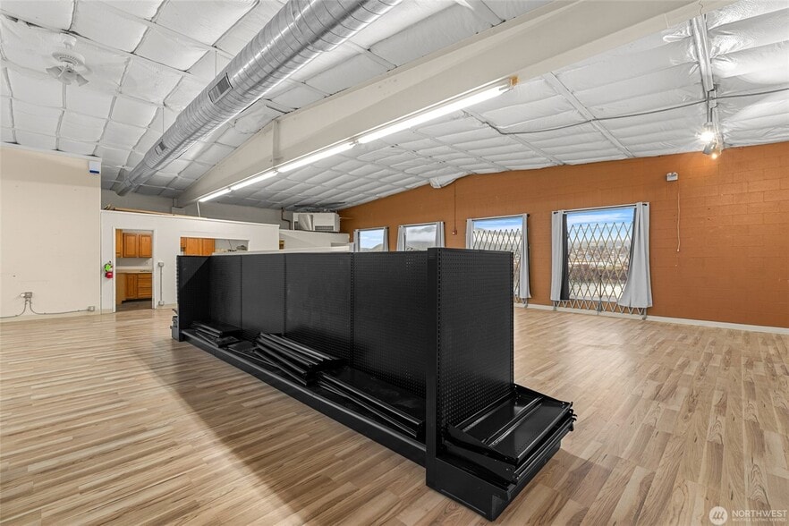 825 Valley Mall Pky, East Wenatchee, WA à vendre - Photo du bâtiment - Image 3 de 13