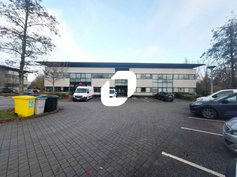 10 Rue Blaise Pascal, Élancourt à louer - Photo du bâtiment - Image 2 de 7