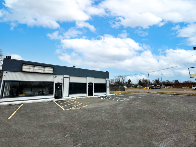 2625-2645 S Wayne Rd, Westland, MI for lease - Building Photo - Image 2 of 7