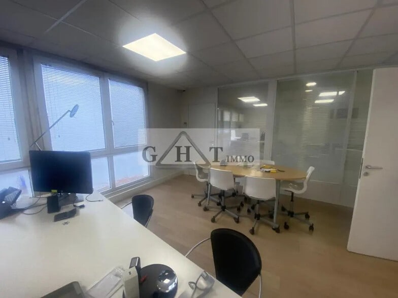 Industrial in Créteil for lease - Interior Photo - Image 3 of 6