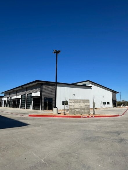 355 Cross Creek Rd, Georgetown, TX for lease - Building Photo - Image 3 of 16