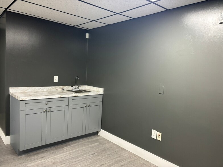 14000-14048 SW 140th St, Miami, FL à louer - Photo intérieure - Image 3 de 13