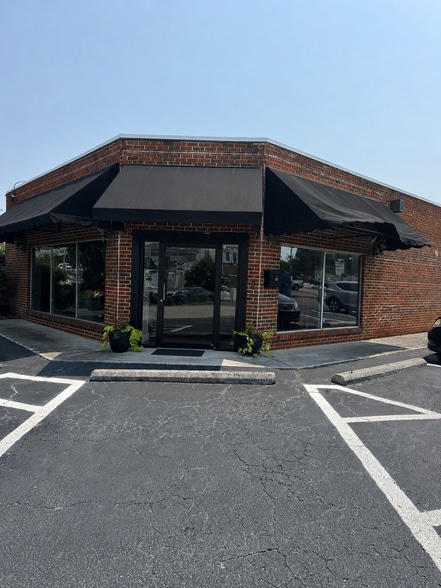2117 Whitesburg Dr SE, Huntsville, AL for lease - Building Photo - Image 1 of 8