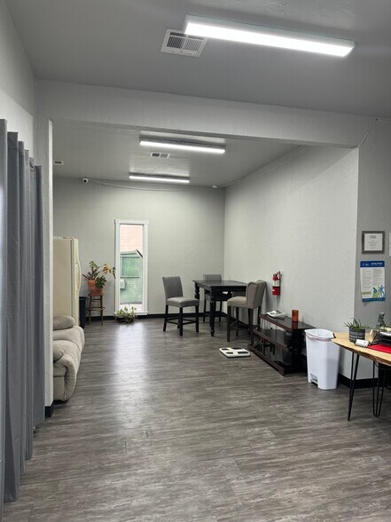 1811 Industrial Blvd, Norman, OK à louer - Photo du bâtiment - Image 3 de 20