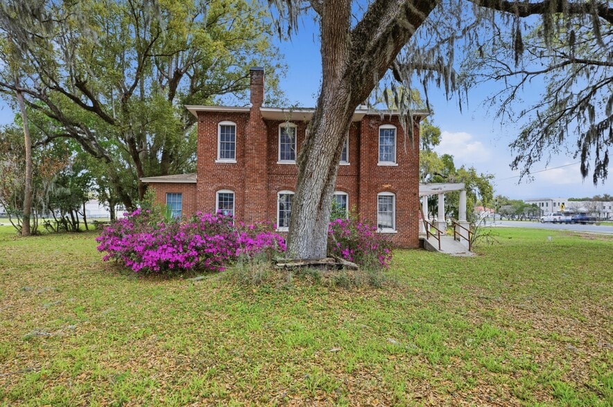 120 N Main St, Bushnell, FL for sale - Primary Photo - Image 1 of 66