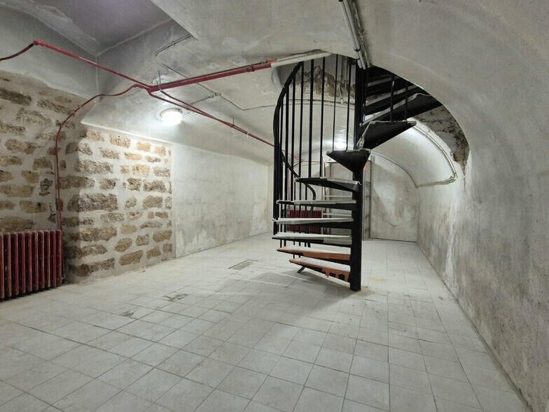 Immeuble residentiel dans Paris à vendre - Photo intérieure - Image 3 de 7