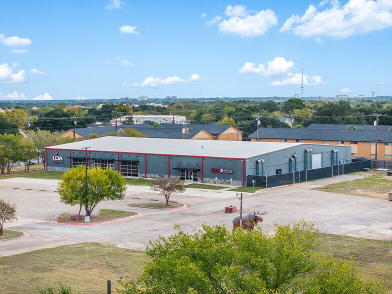 1600 S College Ave, Bryan, TX à vendre - Photo du bâtiment - Image 2 de 17